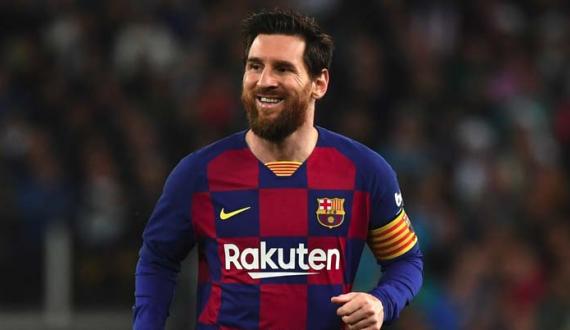 Messi 700 goal bananey waley duniay ke saatven footballer