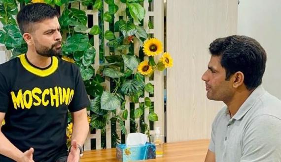 Ahmed Shehzad ka Arshad Nadeem ke liye 10 lakh rupay ka cheaque