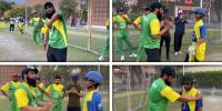 mohammad yousuf giving tips to children